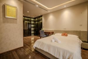 5-Bedroom Private Garden Villa near West Lake
