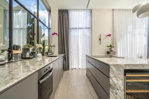 Amare Villas 1 - Luxury Modern Villa in Umalas