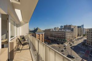Two-storey Apartment with Balcony in Warsaw by Noclegi Renters