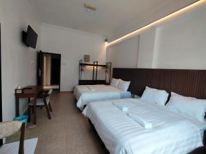 New Hilltowne Hotel