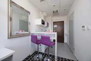 Functional Studio for Two with Parking and Air-Conditioning by Noclegi Renters