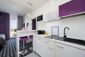 Functional Studio for Two with Parking and Air-Conditioning by Noclegi Renters