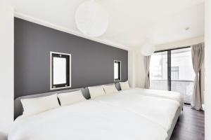Stay 1St 505 8 min walk to Namba 13 min to Dotonbori 4 min walk to Sakuragawa Station