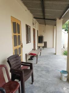 Peaceful Getaway in Bahadurgarh 2-BHK House with Huge Open Lawn