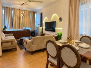 Luxury 1BR with Pool & Stunning Sea Views