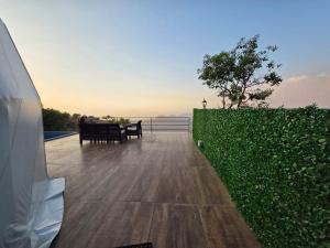 Hilltop Resort and Glamping Cocy- Dome 1