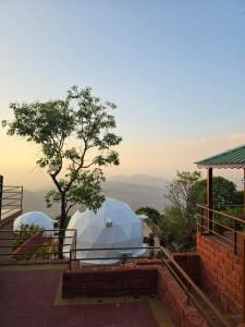 Hilltop Resort and Glamping Cocy- Dome 1