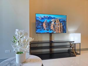 BGC Uptown Parksuites Luxury Two Bedroom Zen inspired Unit Steps to Mitsukoshi Grand Hyatt Hotel and St Lukes