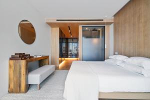 Luxury Three-Suite Residence at Savoy Insular