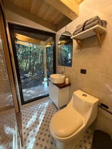 Cabaña en cordillera de Los Andes