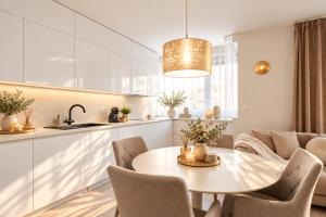 ALURE RESIDENCES 13 & 24h self check-in, fireplace,private parking in front of the apartment building included, new building, green area with meadows and forests