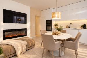 ALURE RESIDENCES 13 & 24h self check-in, fireplace,private parking in front of the apartment building included, new building, green area with meadows and forests