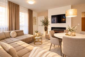 ALURE RESIDENCES 13 & 24h self check-in, fireplace,private parking in front of the apartment building included, new building, green area with meadows and forests