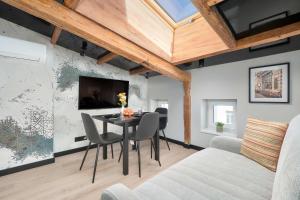 Modern Attic Apartment with Air Conditioning in the City Centre by Noclegi Renters