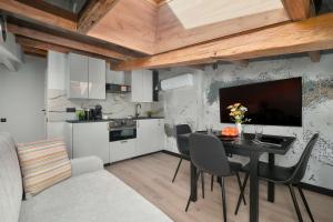 Modern Attic Apartment with Air Conditioning in the City Centre by Noclegi Renters