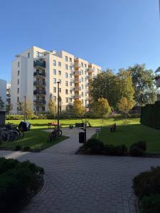 Lumina 2 BR airy apartment I Balcony I Parking