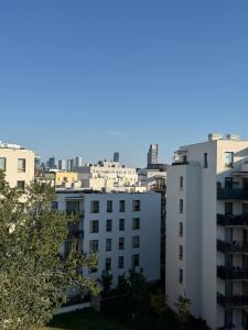 Lumina 2 BR airy apartment I Balcony I Parking