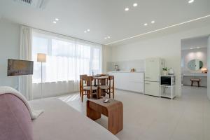 Entire Home, Private Rooftop, Elevator, Free Parking, Convenience Store 2 min, Supermarket 4 min, Daiso 8 min