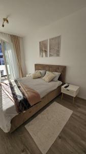 FLH - Coresi Velvet - Premium Stay near Coresi Mall