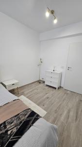 FLH - Coresi Velvet - Premium Stay near Coresi Mall