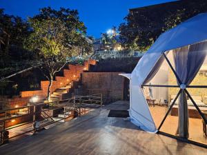 Hilltop Resort and Glamping Cocy- Dome 1