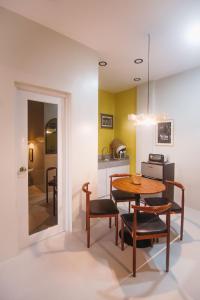 1BR Stylish Seaview Apartment Near The Beach with WiFi