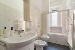 GuestHost - Comfy and Roomy apartment in Milan