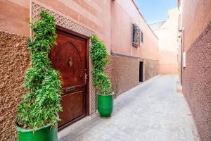 Riad Jad Private 5-Suite Riad, 10 Min Walk to Jemaa el-Fna with Pool, Rooftop & Breakfast