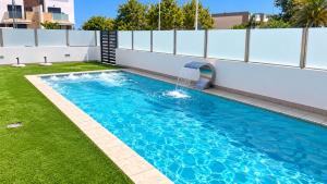 Good Vide Oasis Modern 2 Bed Apartment with Solarium and Pool
