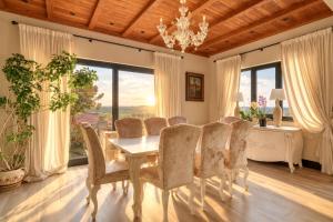 Casa Toscana Avala - Private Pool, Sauna & Tower View