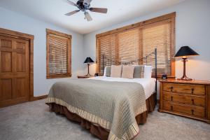 TL2107 - Timberline Lodge