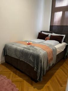 Szimpla Comfort 3BDR, 2BTHR, 2WC, 4AC Apartment
