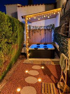 Villa Salina Private Jacuzzi Fireplace