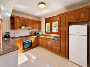 Villa Salina Private Jacuzzi Fireplace