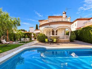 Villa Salina Private Jacuzzi Fireplace
