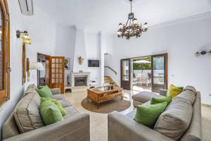 Villa Stephoss by Villa Plus