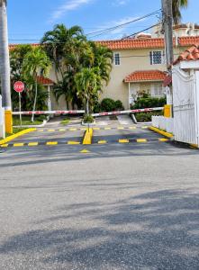 Charming Haven - 2 BDR Queen Suites