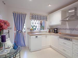Apartment Hacienda Elviria by Interhome