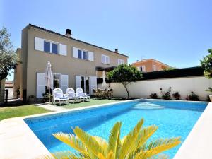 Holiday Home VILLA HUGO Casa en zona residencial tranquila Bahía Grande con Piscina Privada- by Interhome