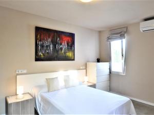 Holiday Home Moderna Villa cerca del golf y con piscina privada- ideal para familias - ofert by Interhome