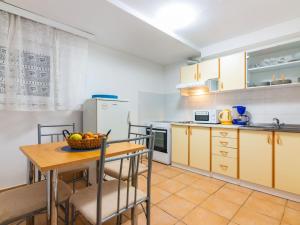 Apartment Apartment Pero - 1 by Interhome