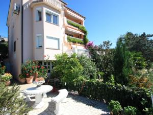 Apartment VILLA MANDICA 2 - HR-02469-02 by Interhome