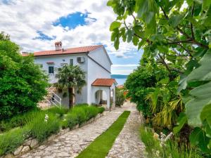 Apartment Suncano 1 - HR-10312-01 by Interhome