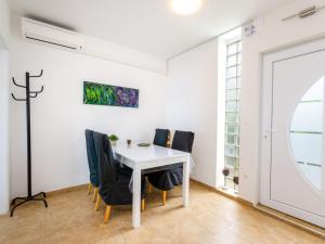 Apartment Suncano 1 - HR-10312-01 by Interhome