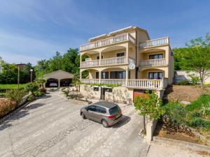 Apartment PAVICA 5 - HR-02417-05 by Interhome