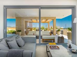 Villa 5 Luxury Seaview Villa Plant 1 with pool by Interhome