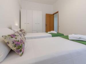 Apartment Casa Rivamare by Interhome