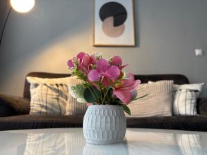 Free Parking , Modern and comfort apartment , 2BR