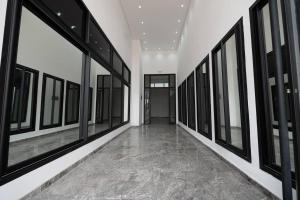Bright Modern Studio 4 min Drive to Train Station