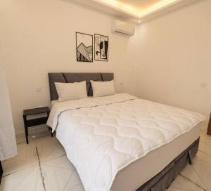 Bright Modern Studio 4 min Drive to Train Station